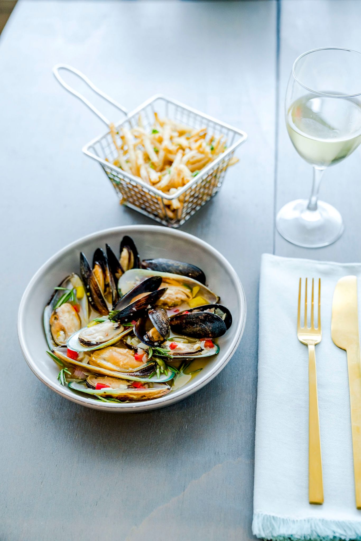 Mejillones con papas fritas